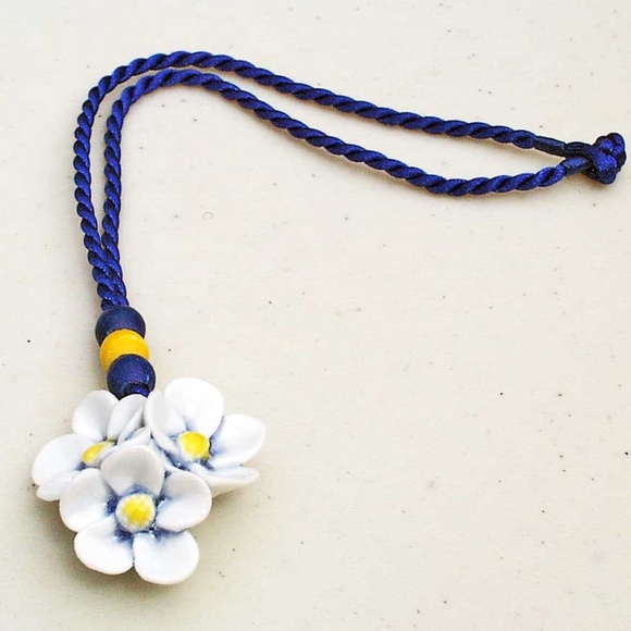 3D FLOWERS GLAZED PORCELAIN NECKLACE, 18 INCHES, WITH PETALS & CENTER DETAIL, - Picture 1 of 3